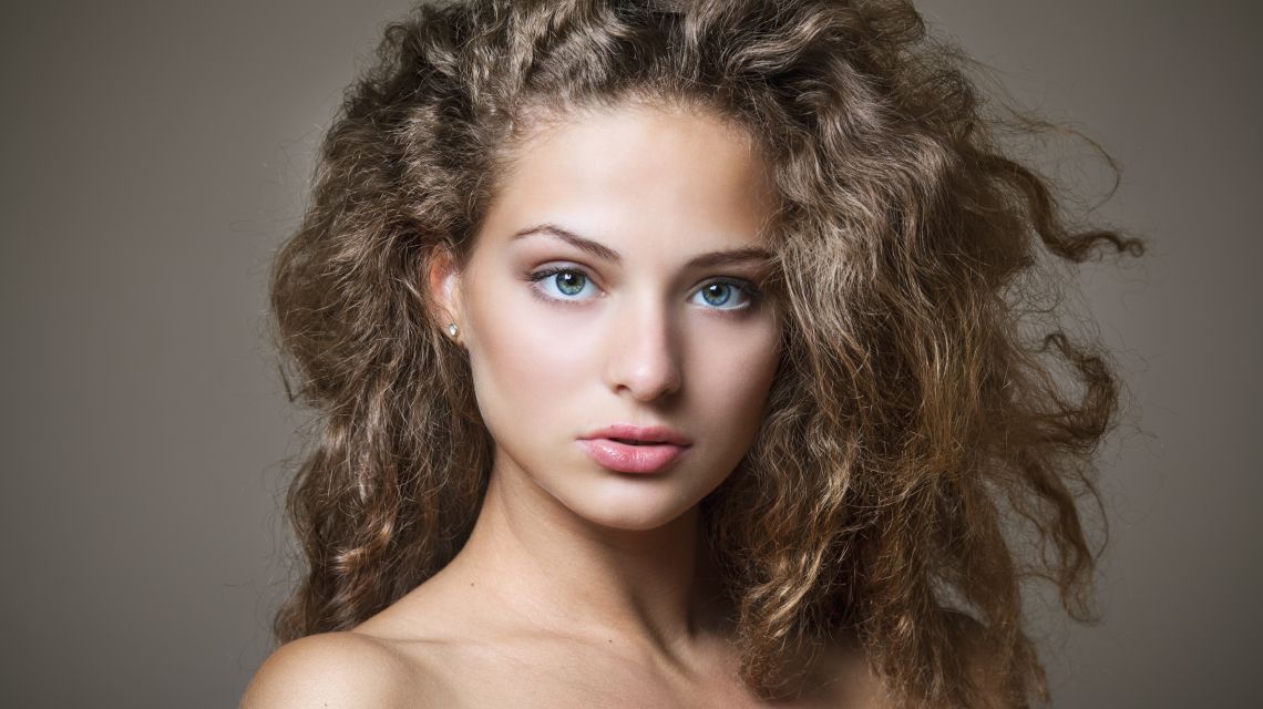 Восстановить волосы после завивки. Фото волос. Комбинированный Тип волос. Смешанный Тип волос. Женская красота.