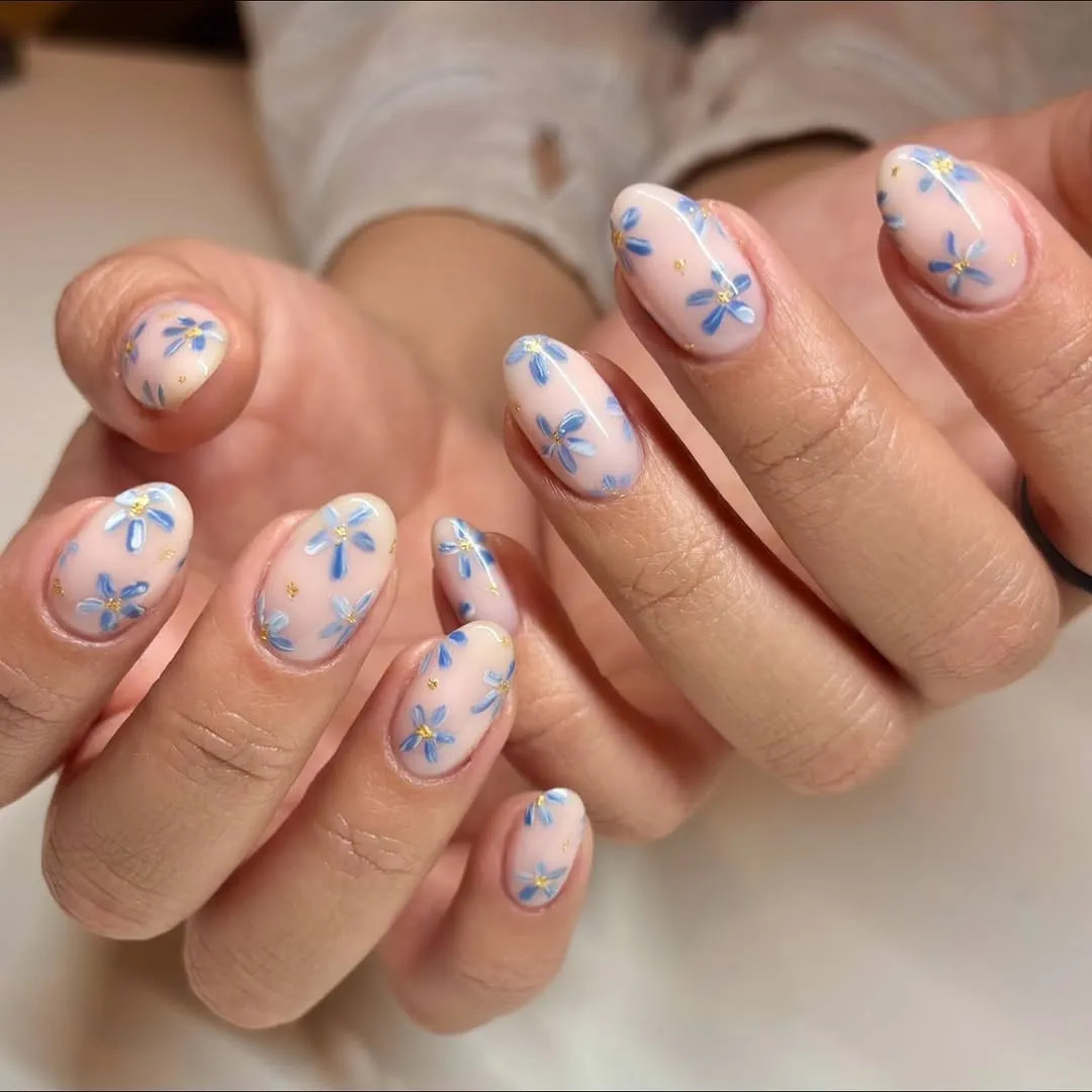 Молочна база з блакитними квітами