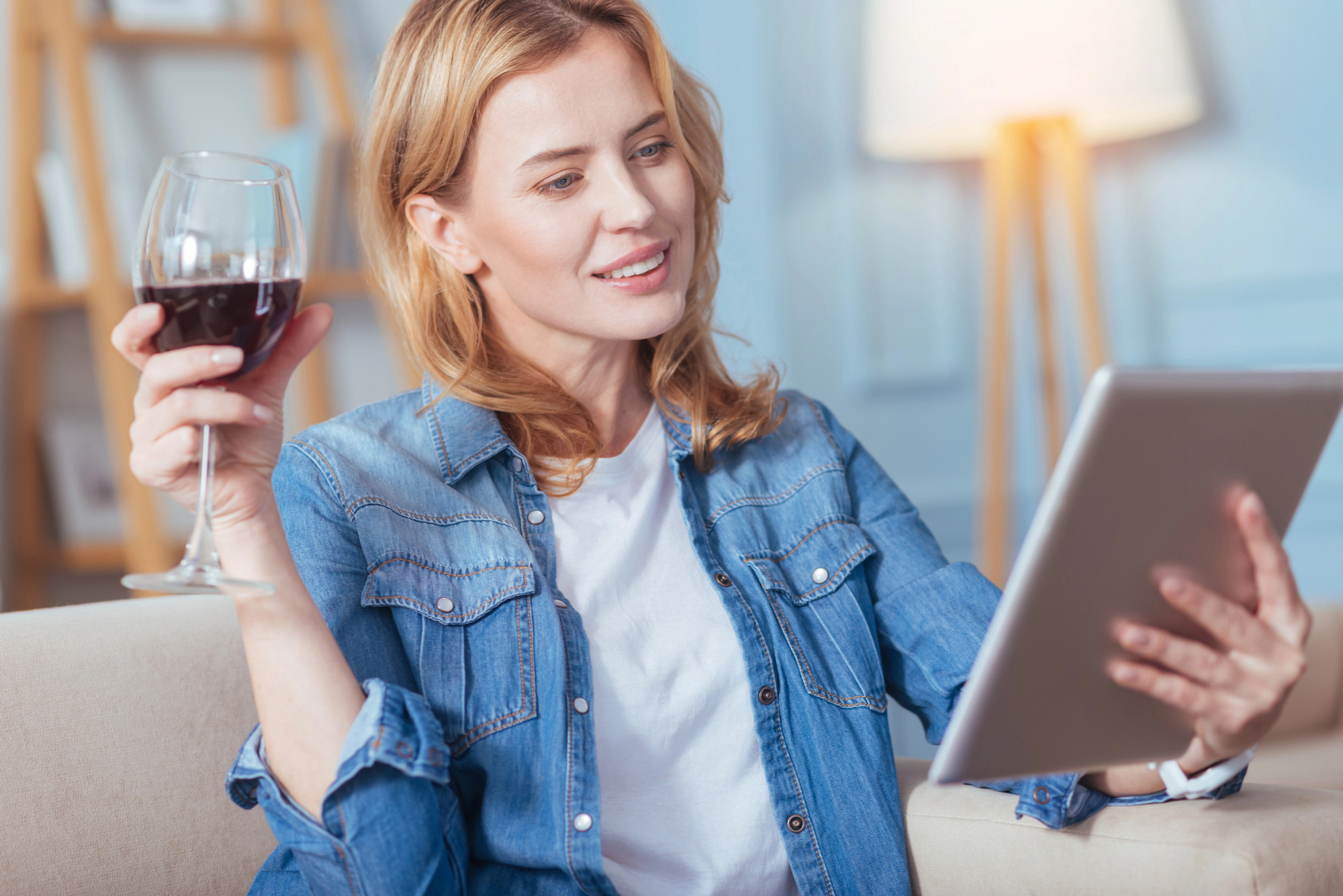 Келих вина ввечері