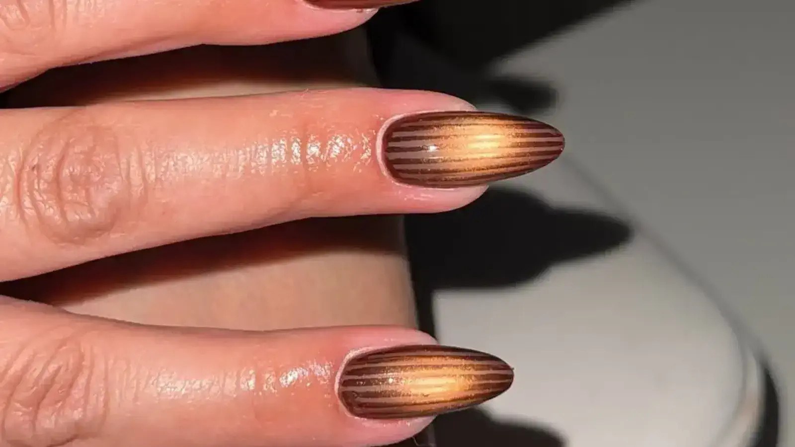 Ребристий скляний манікюр