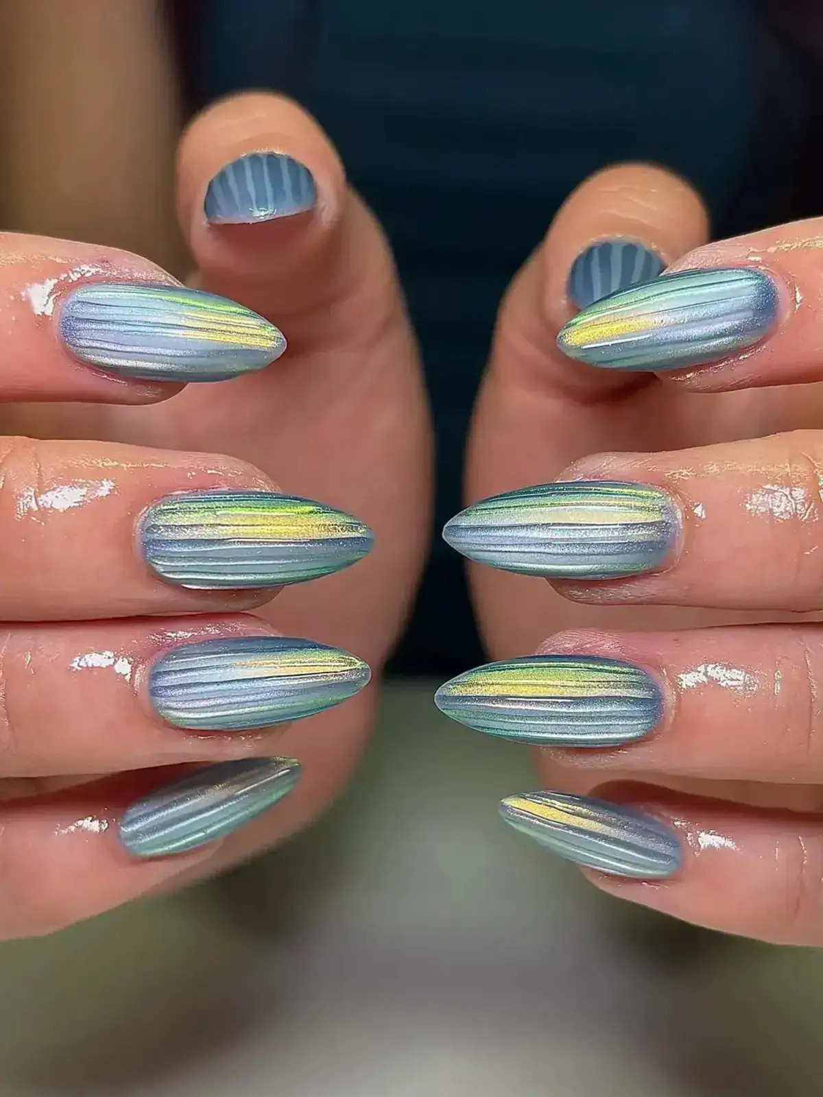 Ребристий скляний манікюр