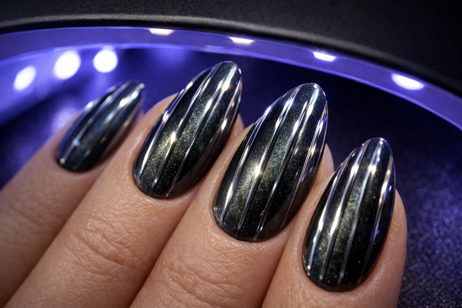 Ребристий скляний манікюр