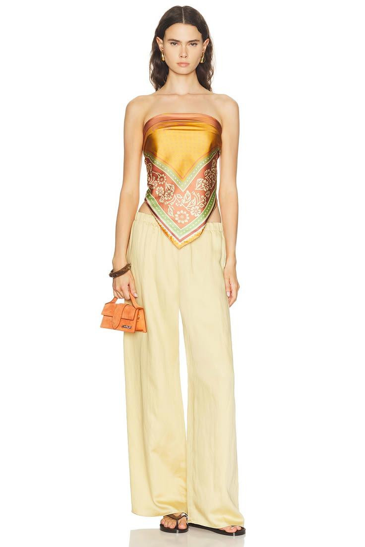 Шарф-топ – тренд драпірування весни 2026