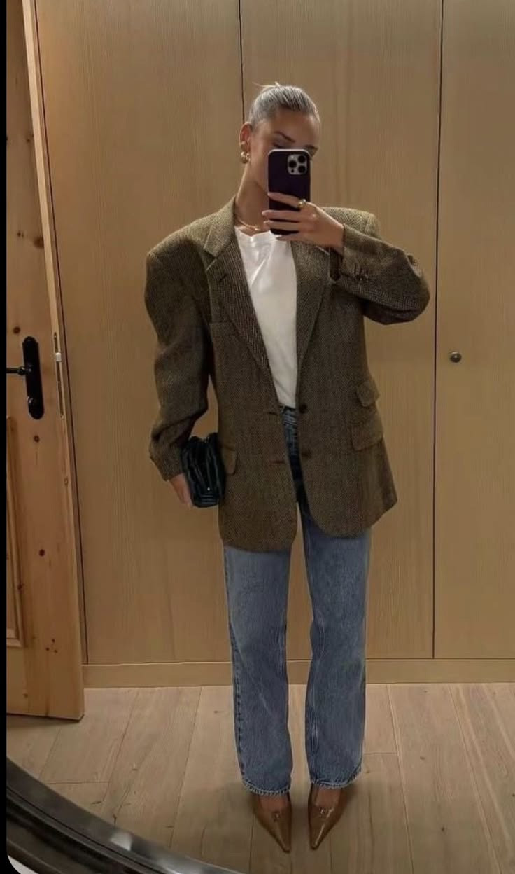 Широкі прямі джинси весна 2026 – альтернатива скінні