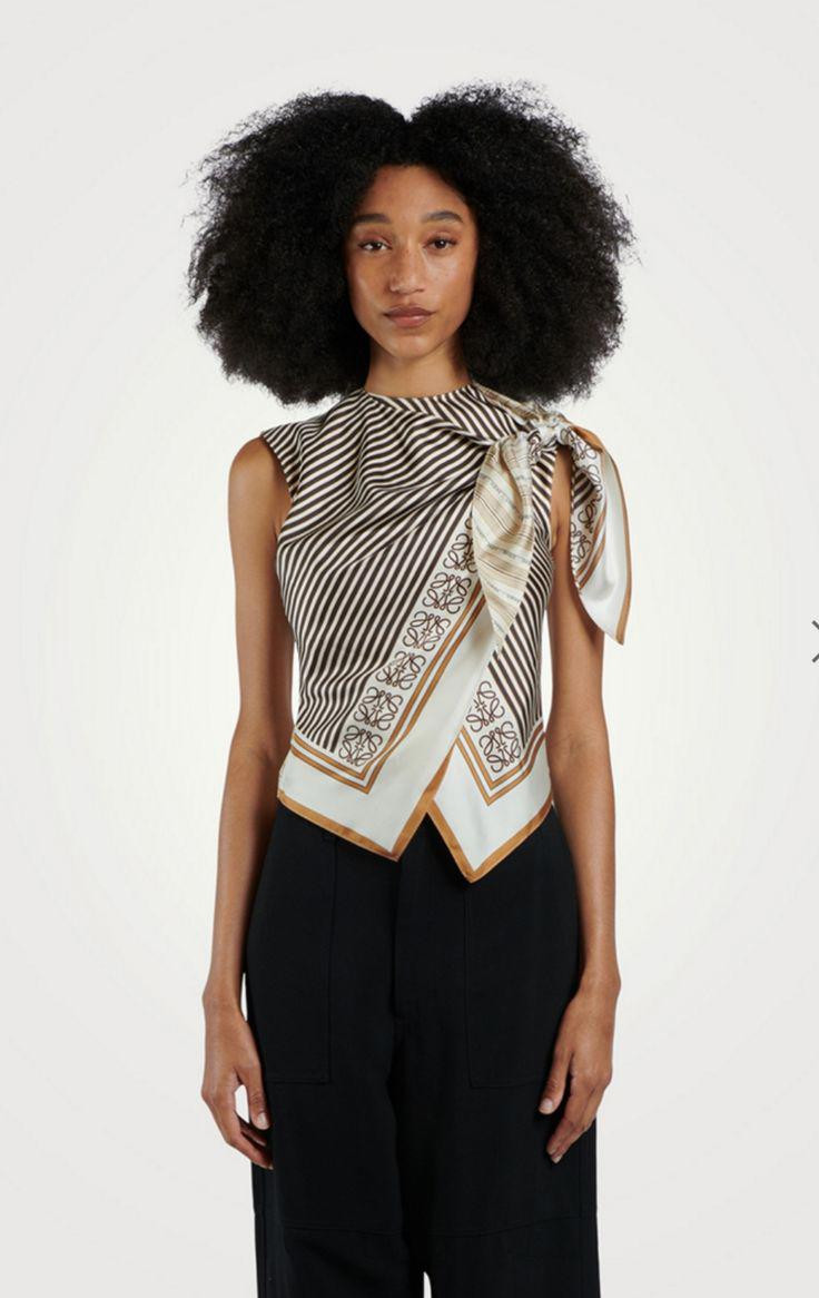 Шарф-топ – тренд драпірування весни 2026