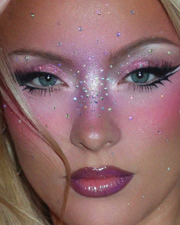 Глітер на повіках — техніка нанесення Glitchy Glam