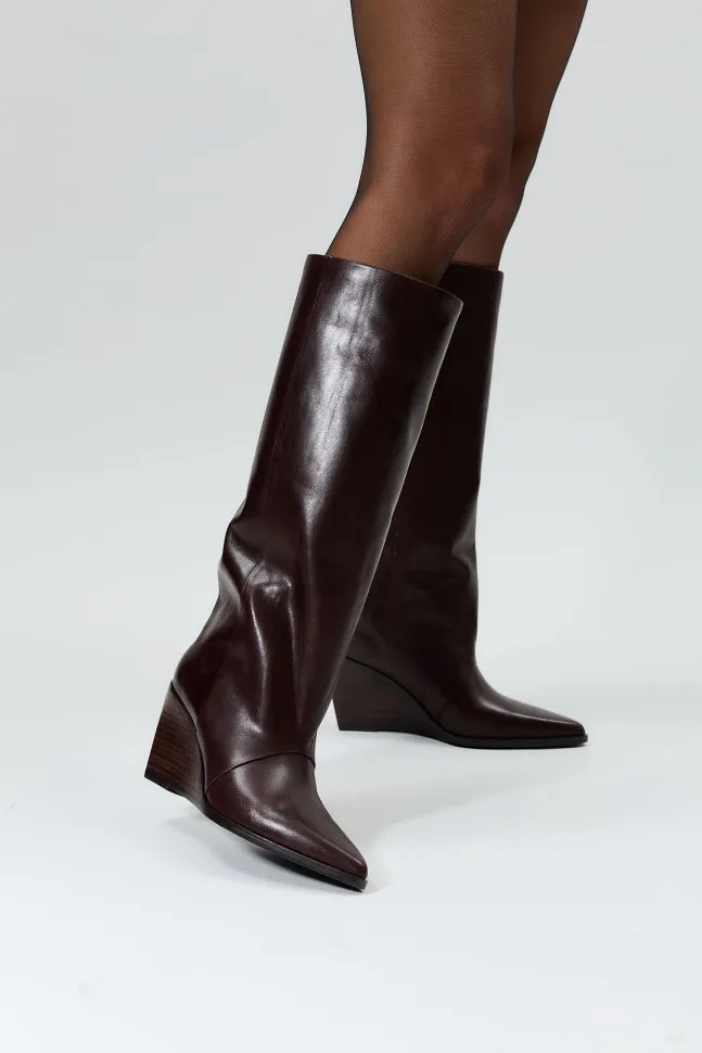 (Не)жіночне взуття