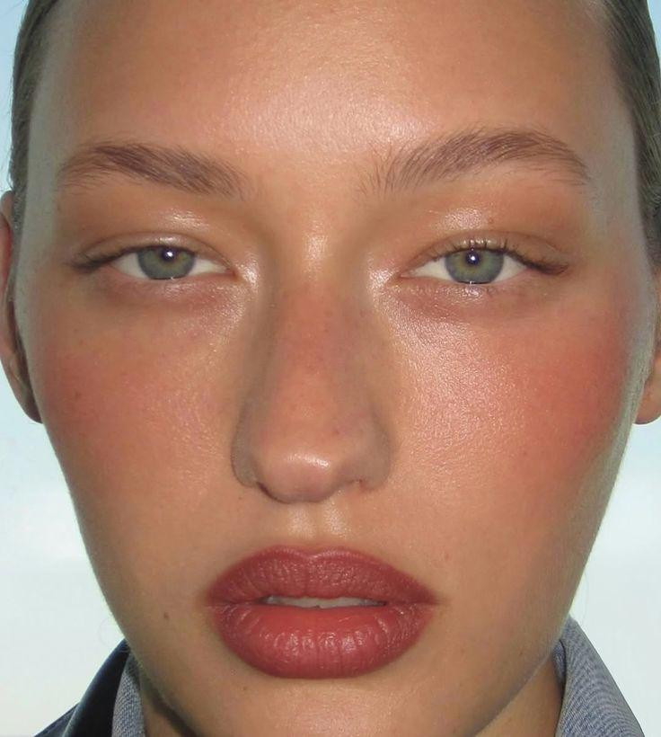 Як зробити розмиту червону помаду