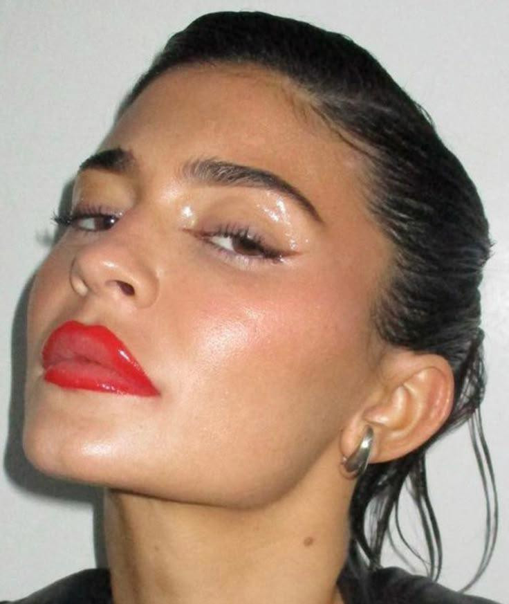 Як зробити розмиту червону помаду