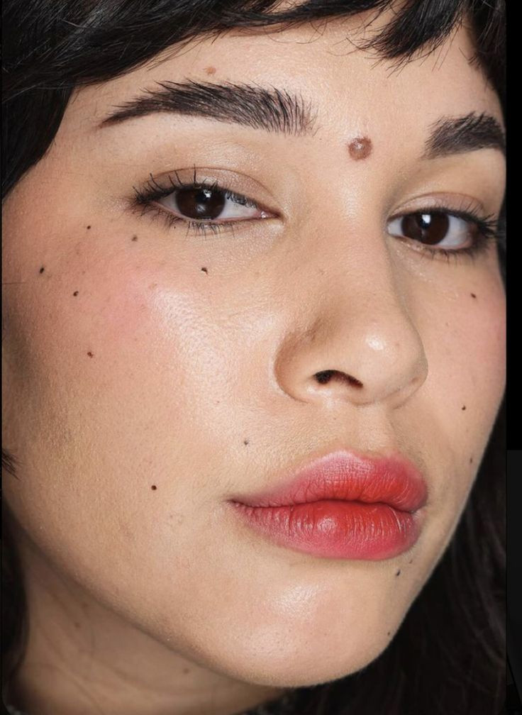 Як зробити розмиту червону помаду