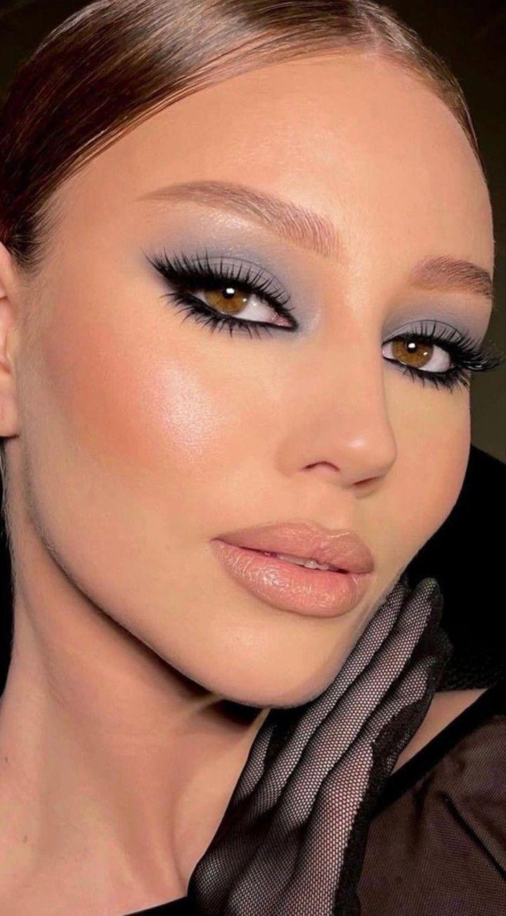 Вечірній розтушований макіяж