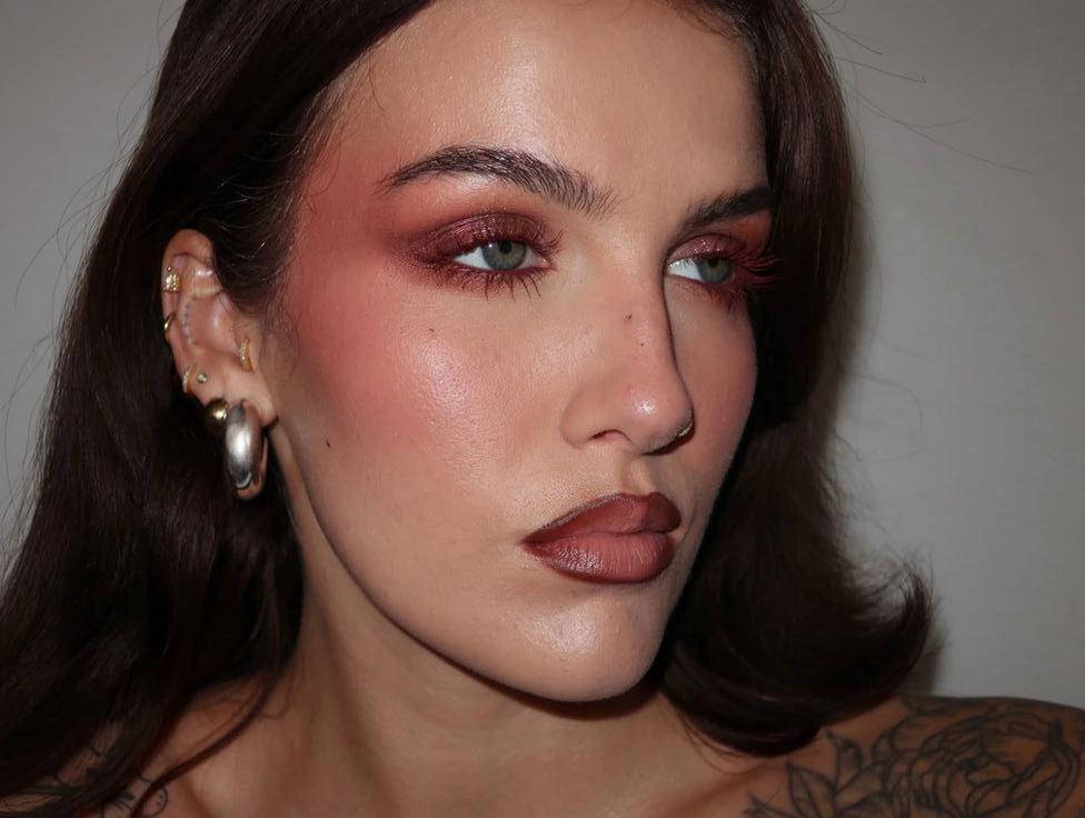 Як зробити розмиту червону помаду