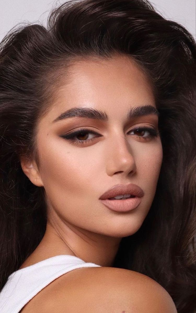 Коричнева помада 90-х