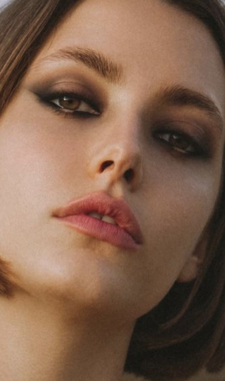 Підводка у стилі Y2K