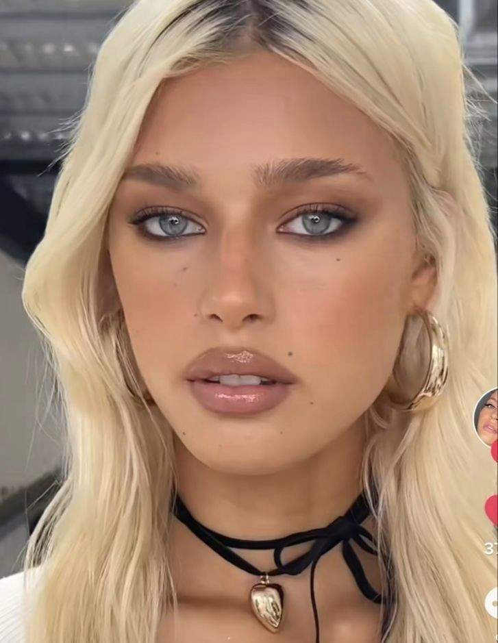 Підводка у стилі Y2K