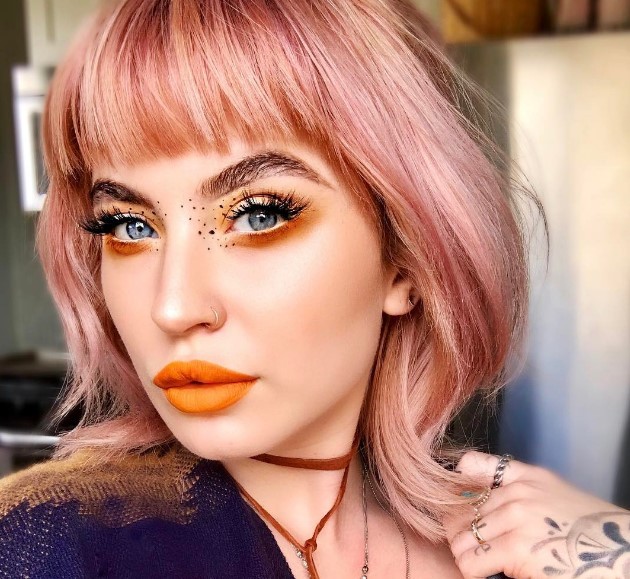 Зажги огонь: Оранжевый макияж глаз стал главным трендом лета 2017