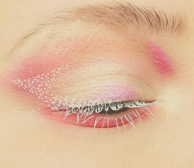 Просто и красиво: Какой макияж глаз стал новым трендом в Instagram