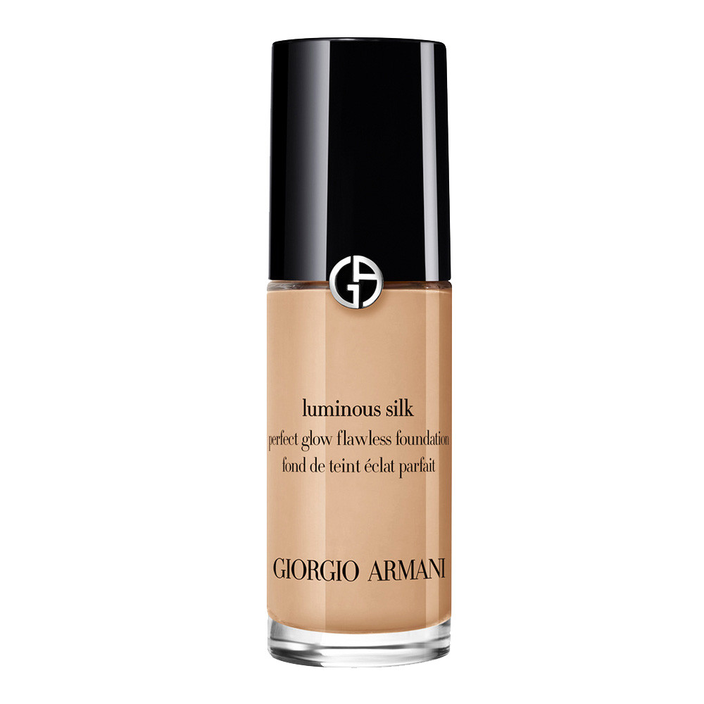 Флакон Giorgio Armani Luminous Silk на мармуровому фоні