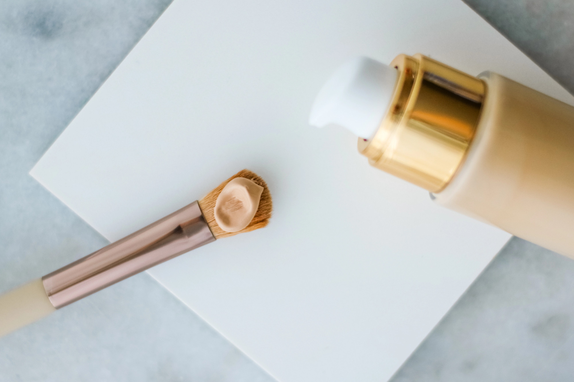 Тональний крем для сухої шкіри