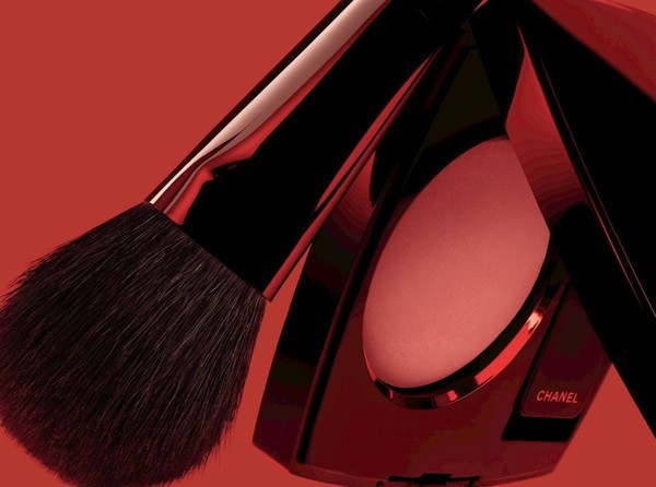 Румяна Chanel Joues Contraste Powder Blush:  320 Rouge Profond (Limited Edition) - пурпурно-красный