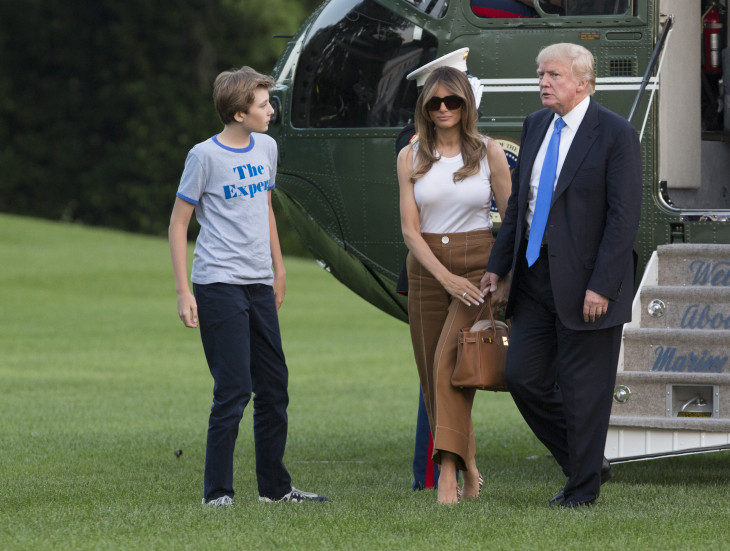 Мелания и Дональд Трамп с сыном в Вашингтоне