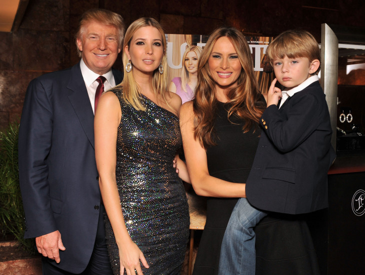 Дональд Трамп с детьми и женой