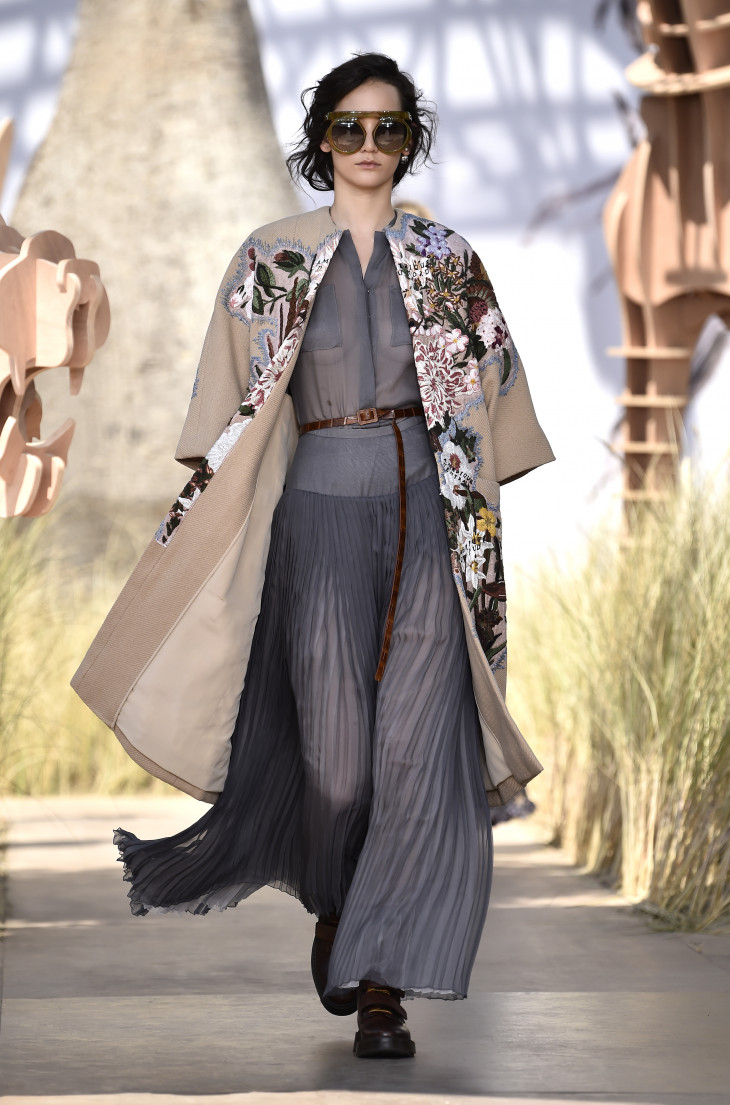 Неделя моды в Париже Christian Dior этнические мотивы