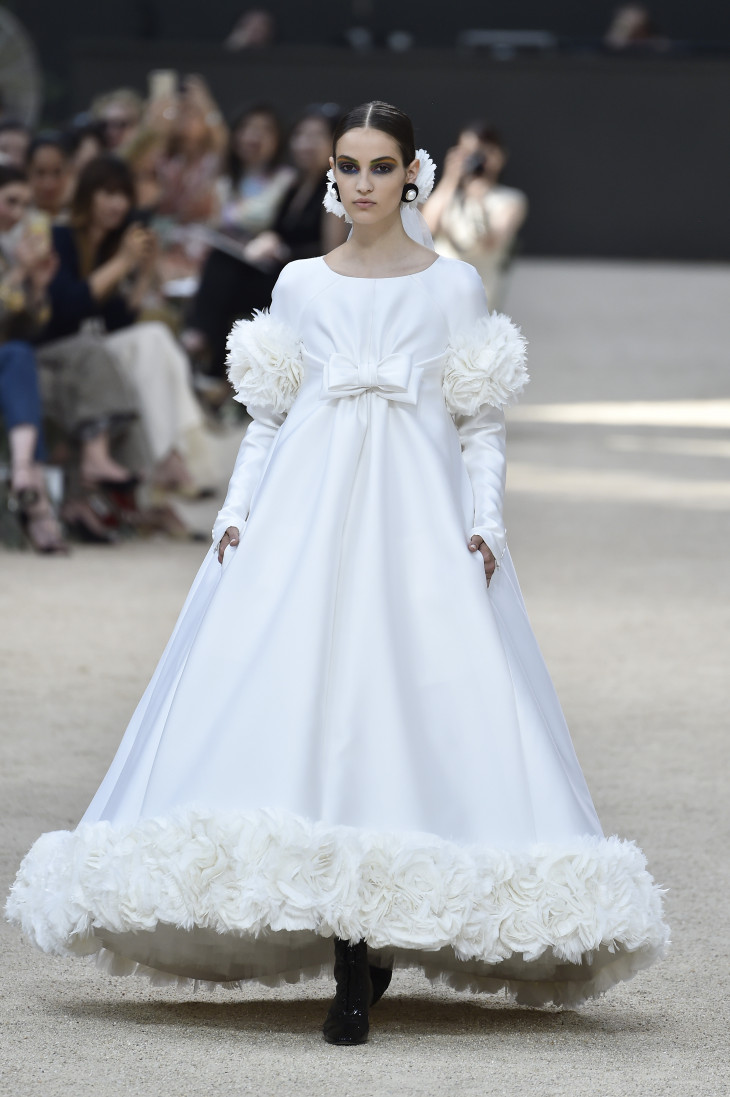 Белое платье Chanel