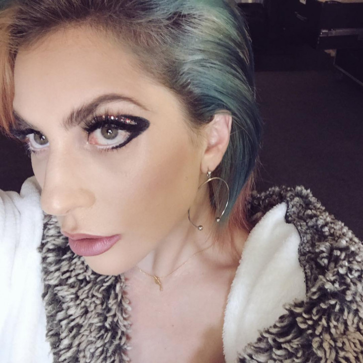 Леди Гага цвет волос