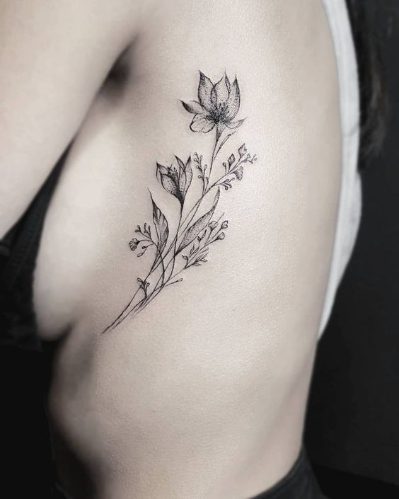 Черно-белые цветочные татуировки 