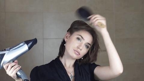 Как сделать объем феном на коротких волосах