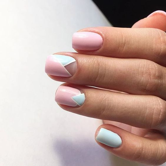 Розово-голубой дизайн ногтей