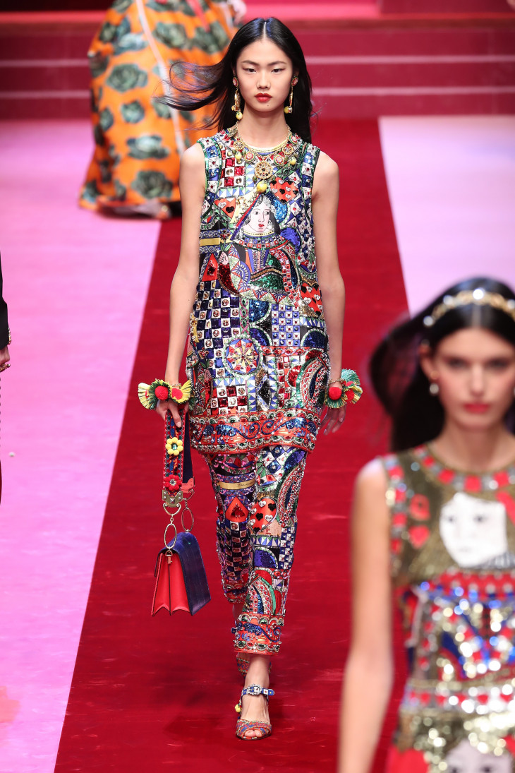 Яркое стильное платье коллекция Dolce & Gabbana 
