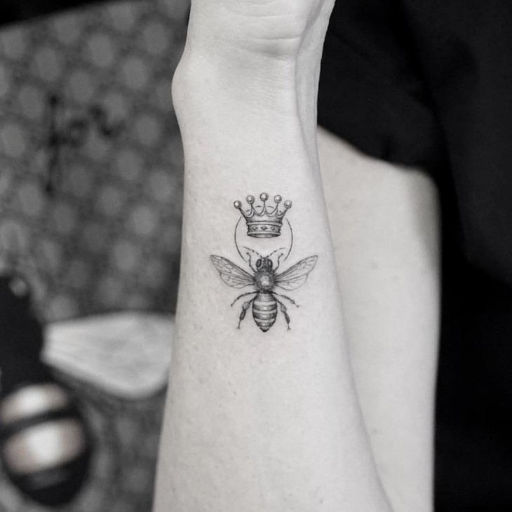татуировка пчела