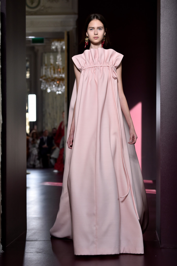 нежно-розовое платье
