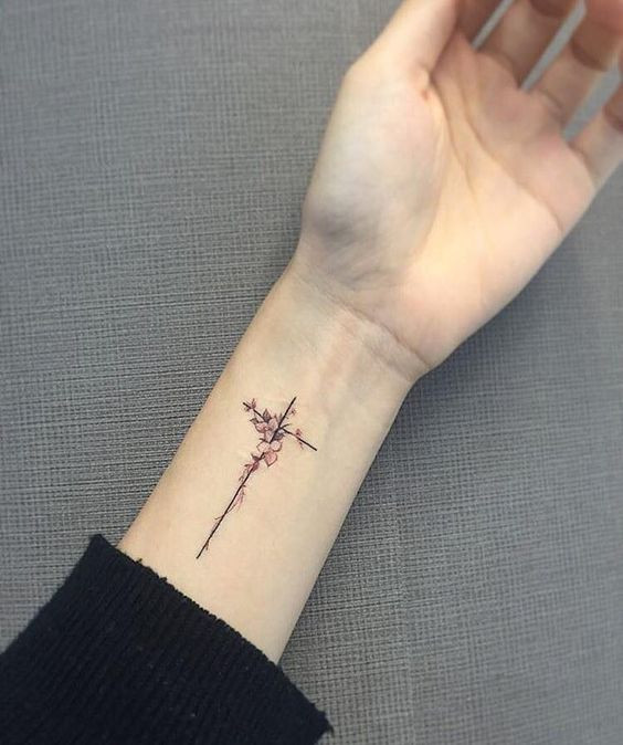 Татуировка в виде креста