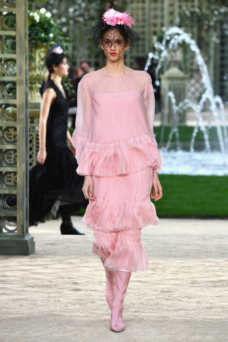 Воздушное платье из коллекции Chanel Couture весна-лето 2018