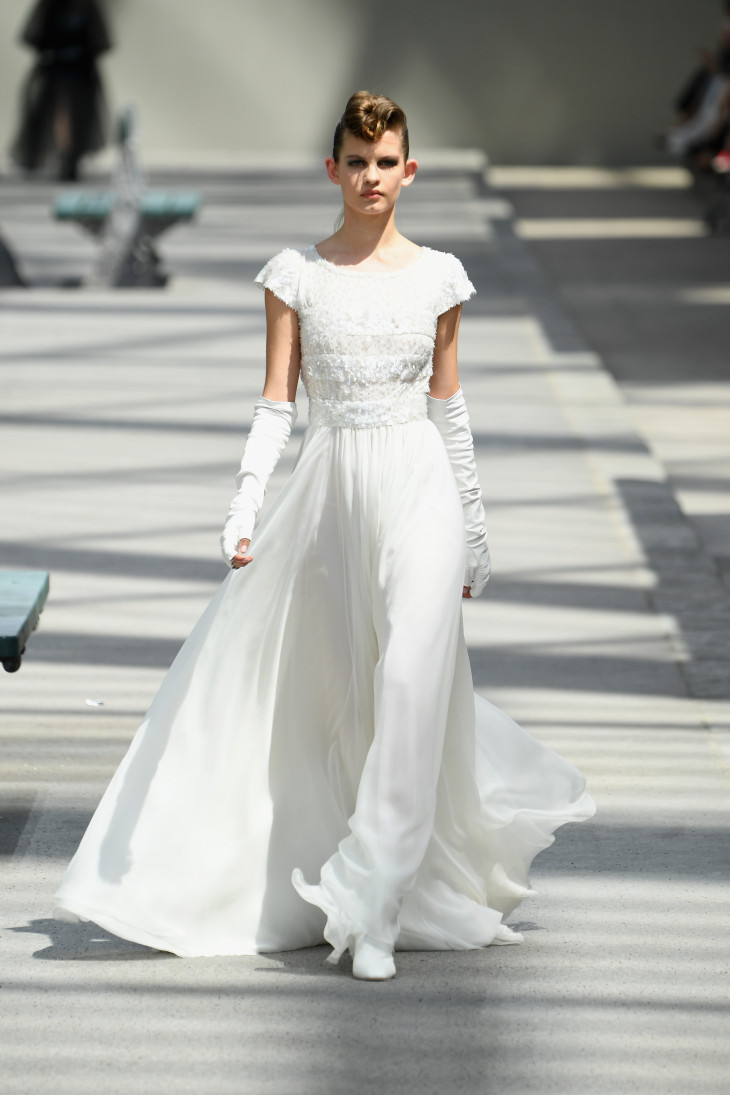 белое платье Chanel