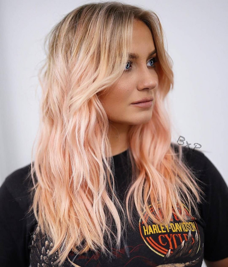 модный цвет волос осень 2018 - розовый блонд