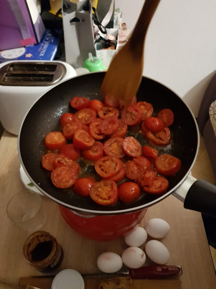 яичница с помидорами