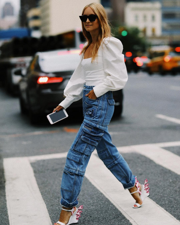 модные джинсы осень - мом-джинсы  - стритстайл