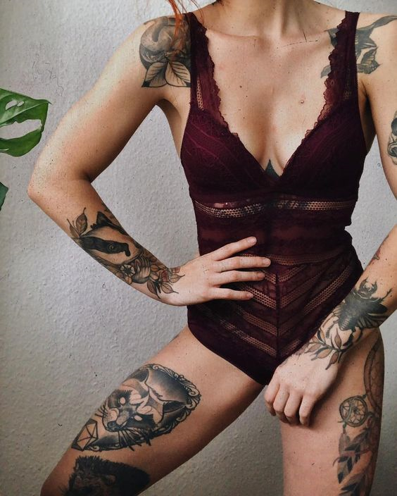 Фотографии девушек с татуировками и пирсингом в интимных местах