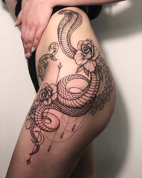 Татуировка на ноге змея