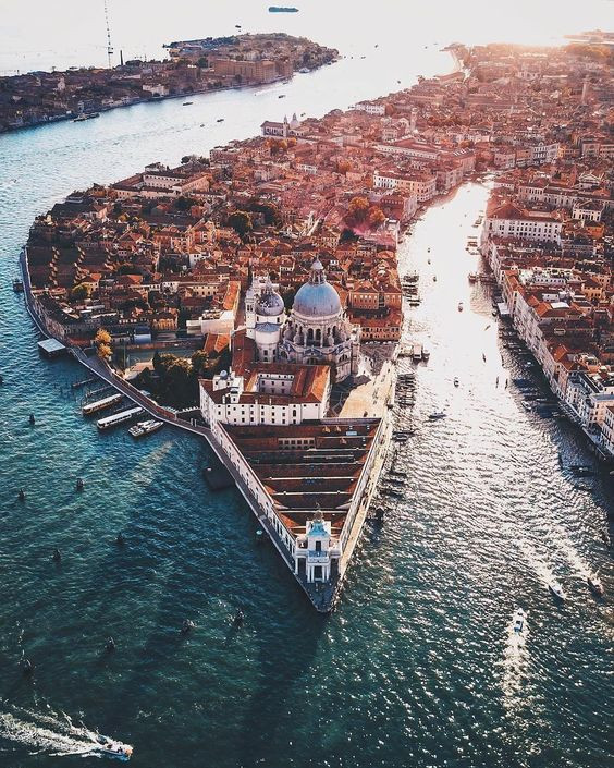 Вид на майскую Венецию