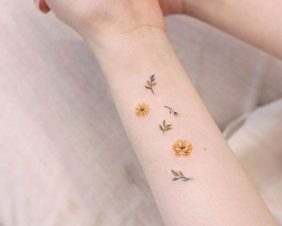 маленькие цветы татуировка