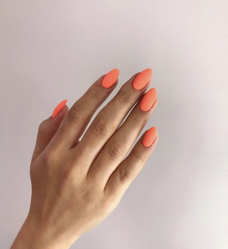 оранжевый цвет ногтей