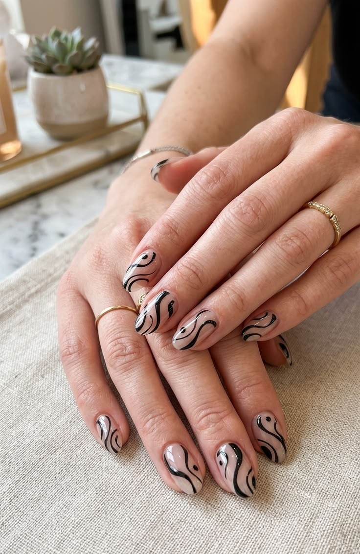 Манікюр Negative Space