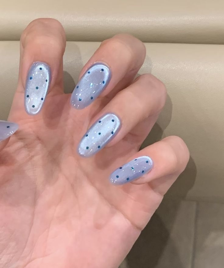 Манікюр зі скляним горошком: тренд jelly dots